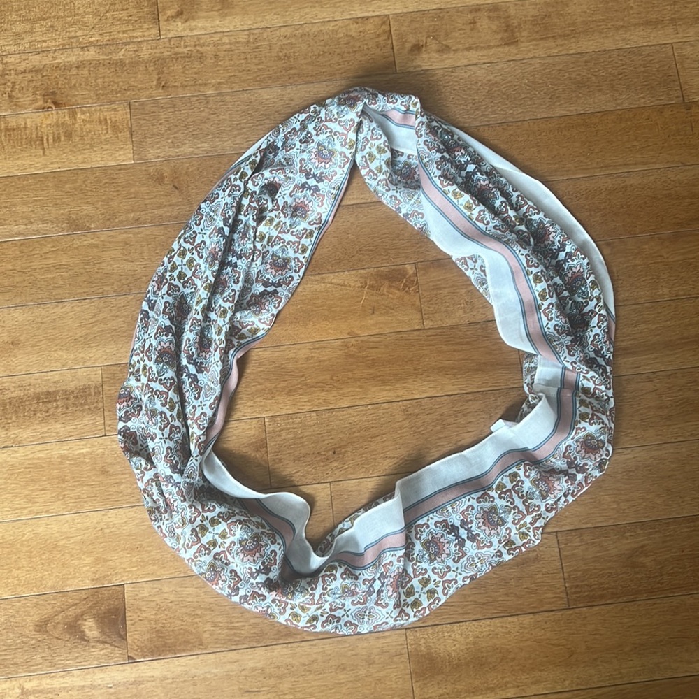 Patterned Infinity Scarf - Picture 5 of 5